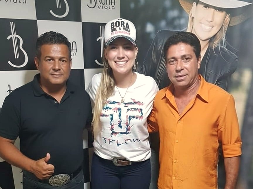 Com Bruna Viola